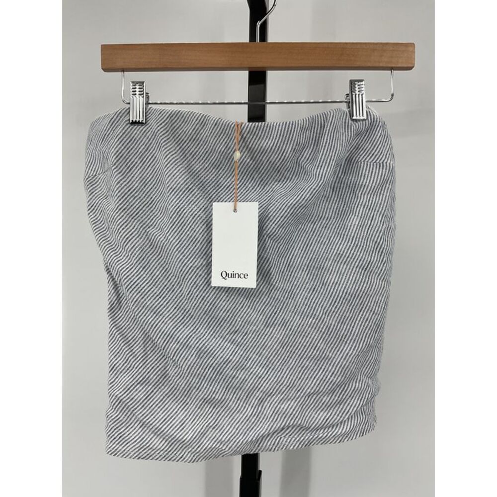 🌐NWT - Quince Navy and White Pinstripe Top